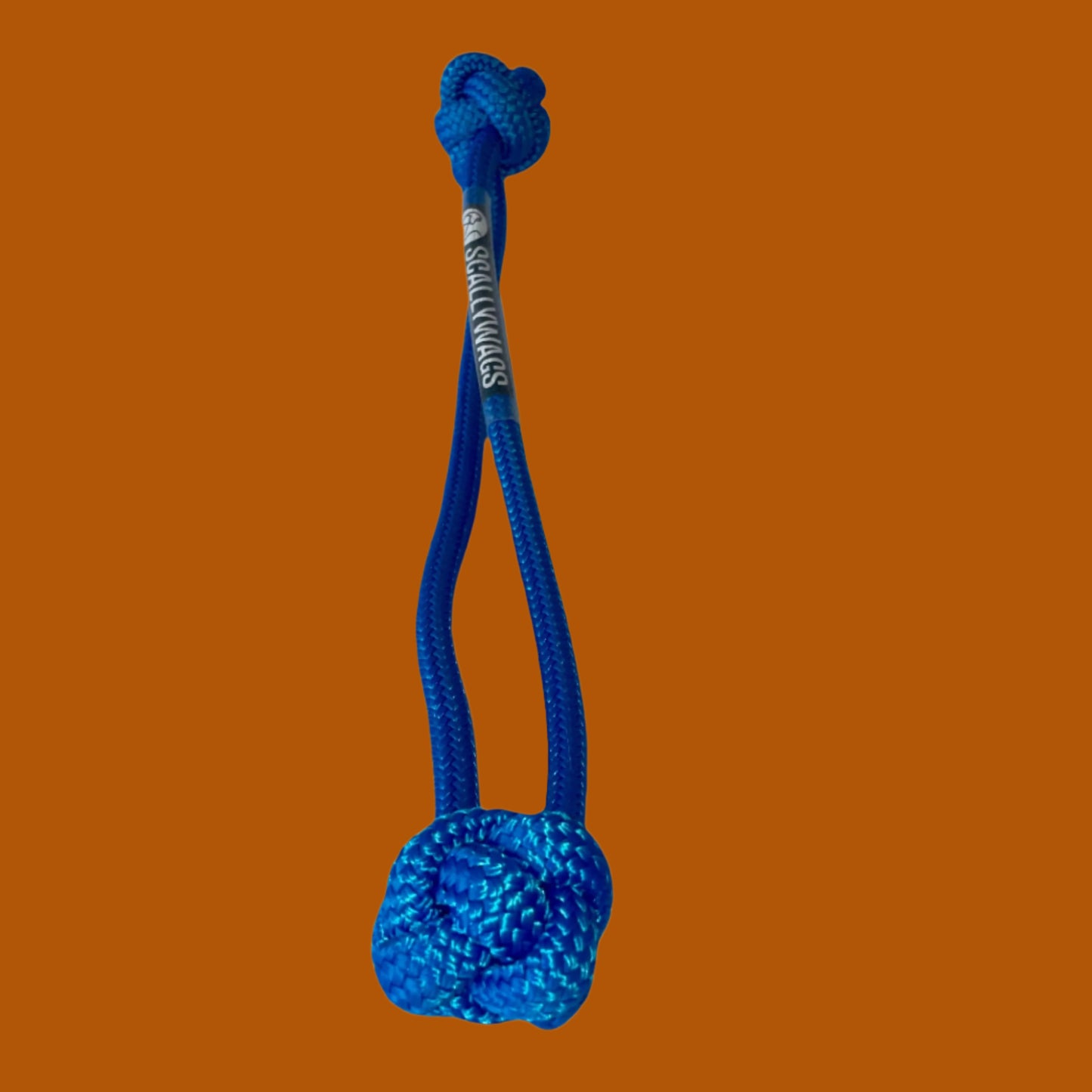 Scallywags Signature Dog Toy The Ketch – Durable 10mm yacht-grade double-braided rope, 36cm in length, designed for interactive play and strengthening the bond between you and your dog. Machine washable for easy cleaning.